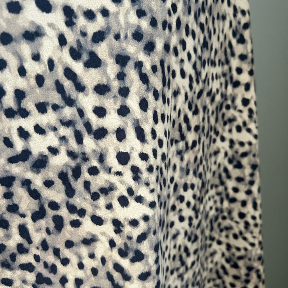 Tommy Bahama super soft and elegant Leopard Animal Print dress - Picture 5 of 9